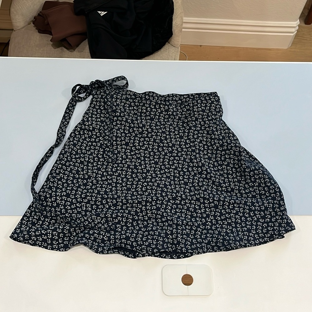 navy blue brandy melville ditsy floral wrap skirt mini